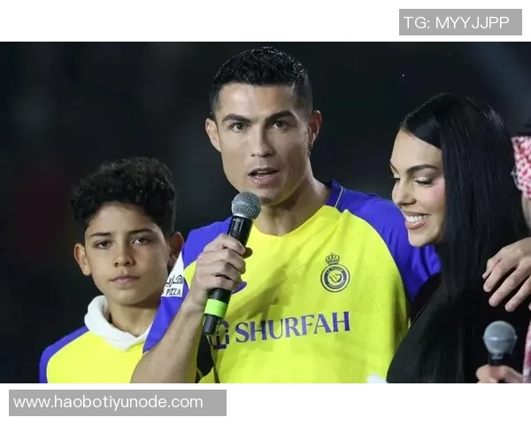 乔治娜分享迷你罗在U16国家队夺冠庆祝瞬间感慨妈妈为你感到无比骄傲